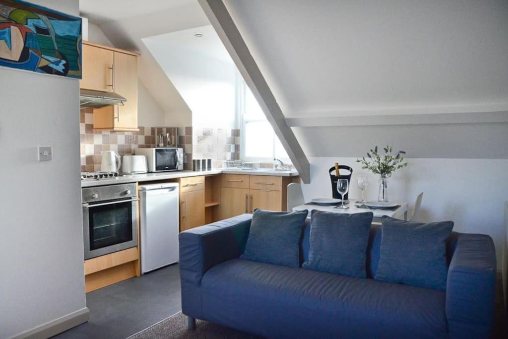 Modern Attic Studio Apartment With Harbour Views เพนแซนซ์ ภายนอก รูปภาพ